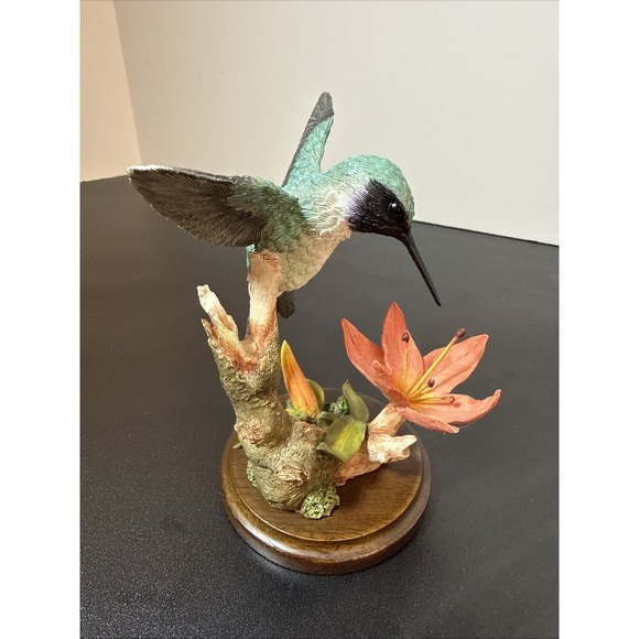 Blackchinned Hummingbird with Lily Hand Painted 4 1/4" Country Artist 01663 - Picture 2 of 5